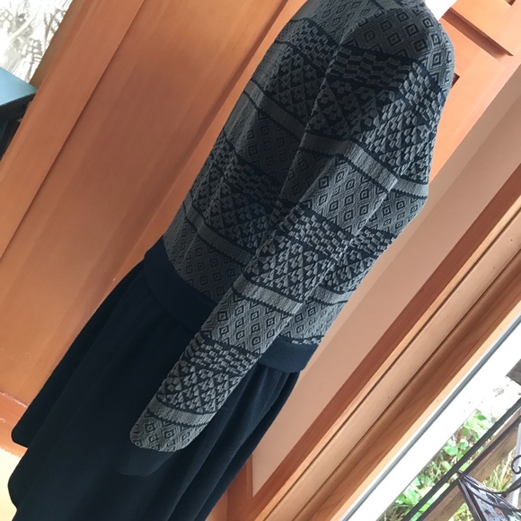 Veeko long sleeve crew neck knit sweater dress - Picture 4 of 8